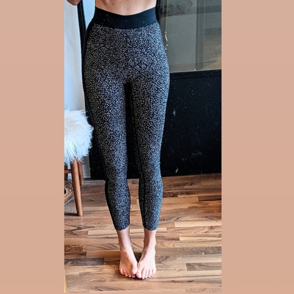 Lululemon 7/8 speckled black and white leggings tights size 2 or 4 - Picture 1 of 5